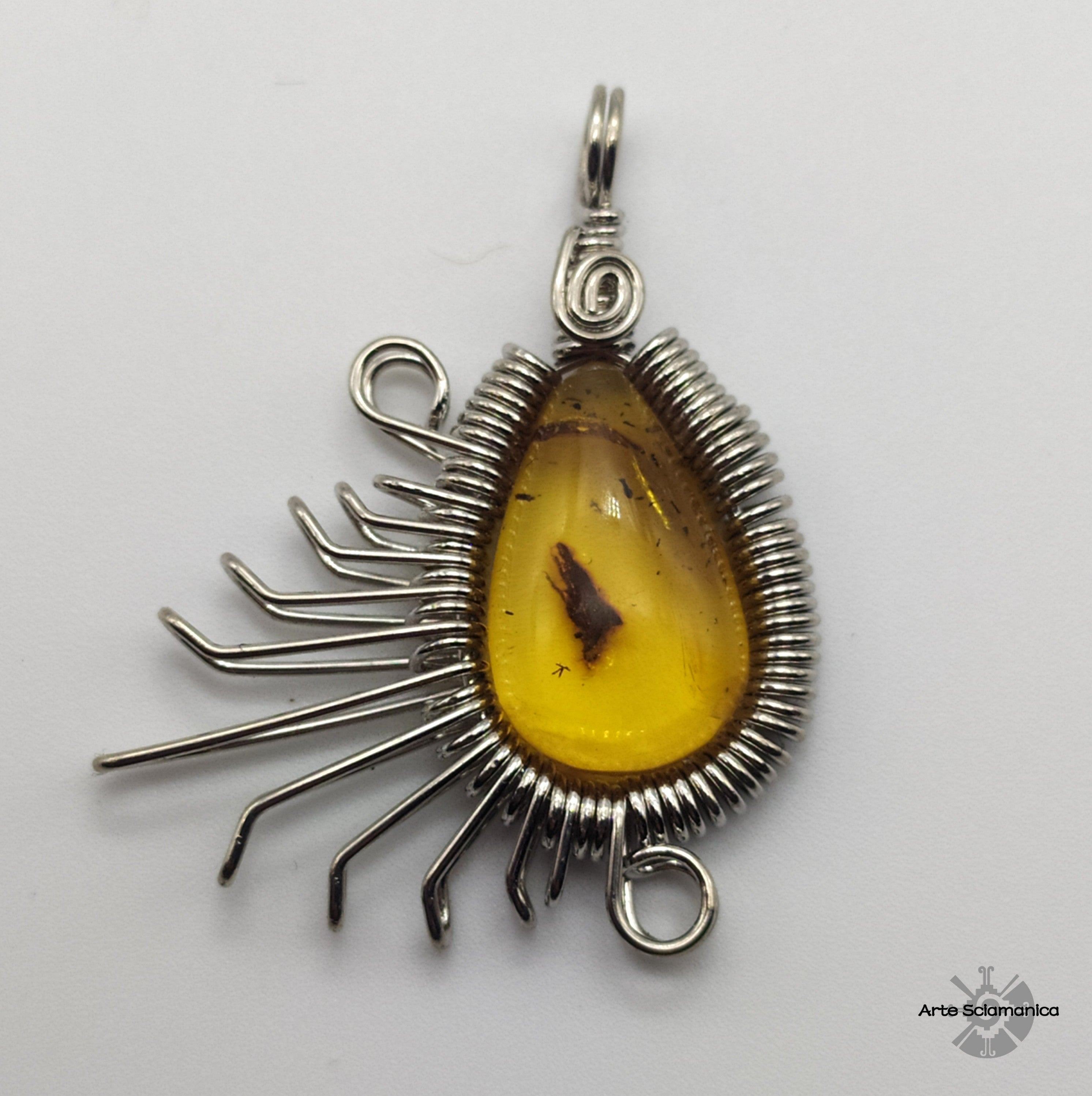 Ciondolo con ambra