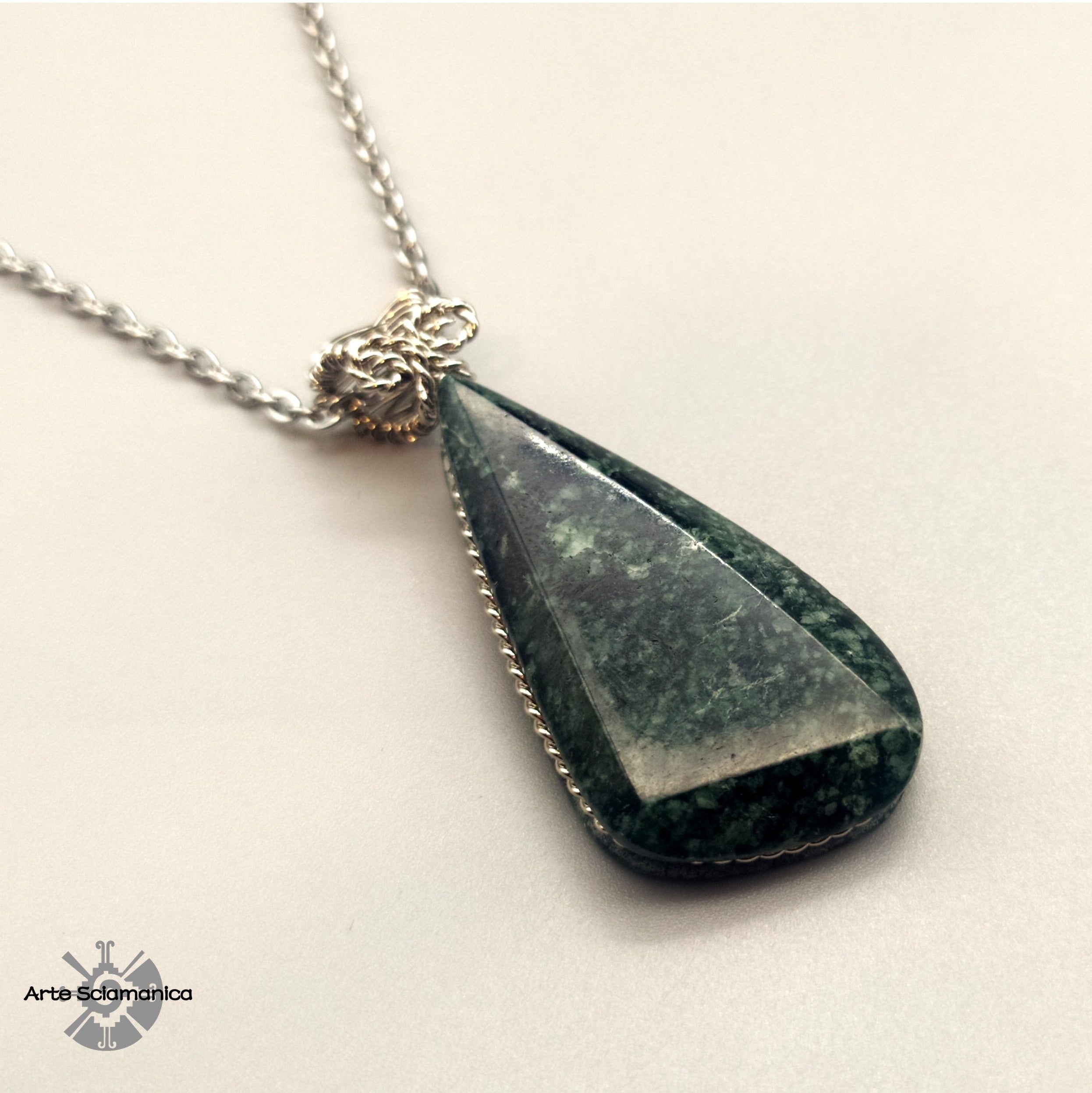 Ciondolo con giada