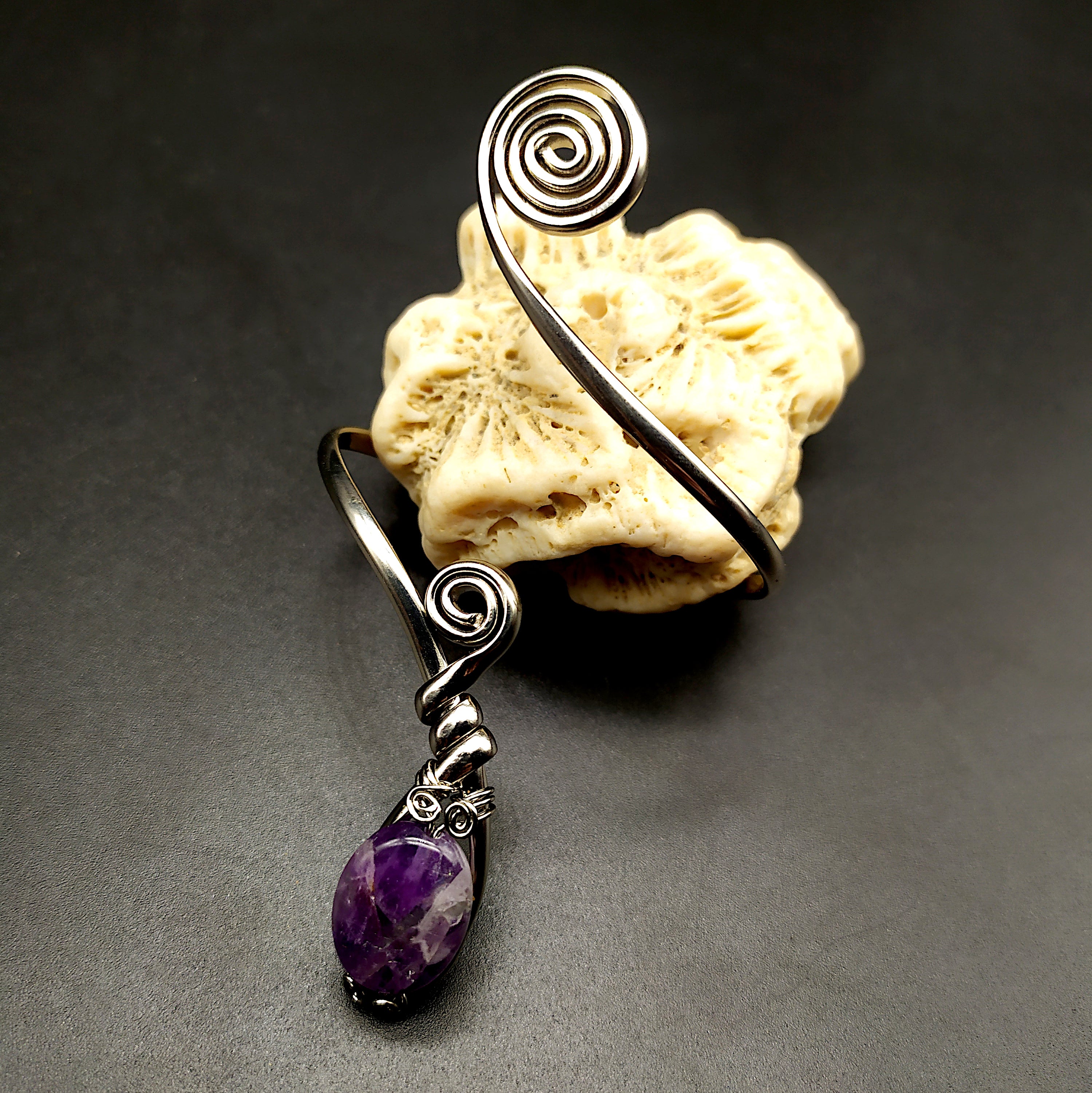 "Bracciamano" con ametista