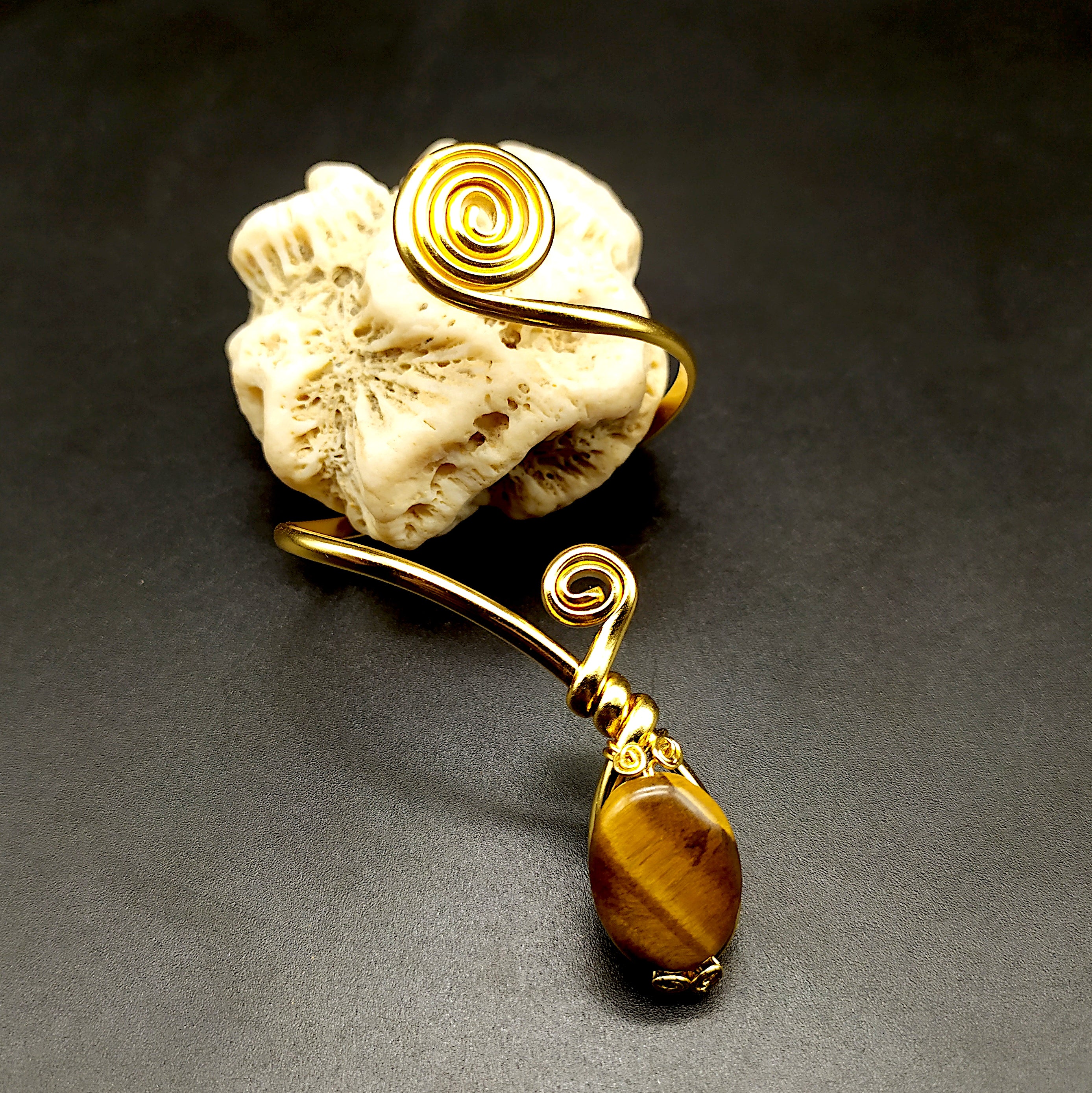 "Bracciamano" con occhio di tigre