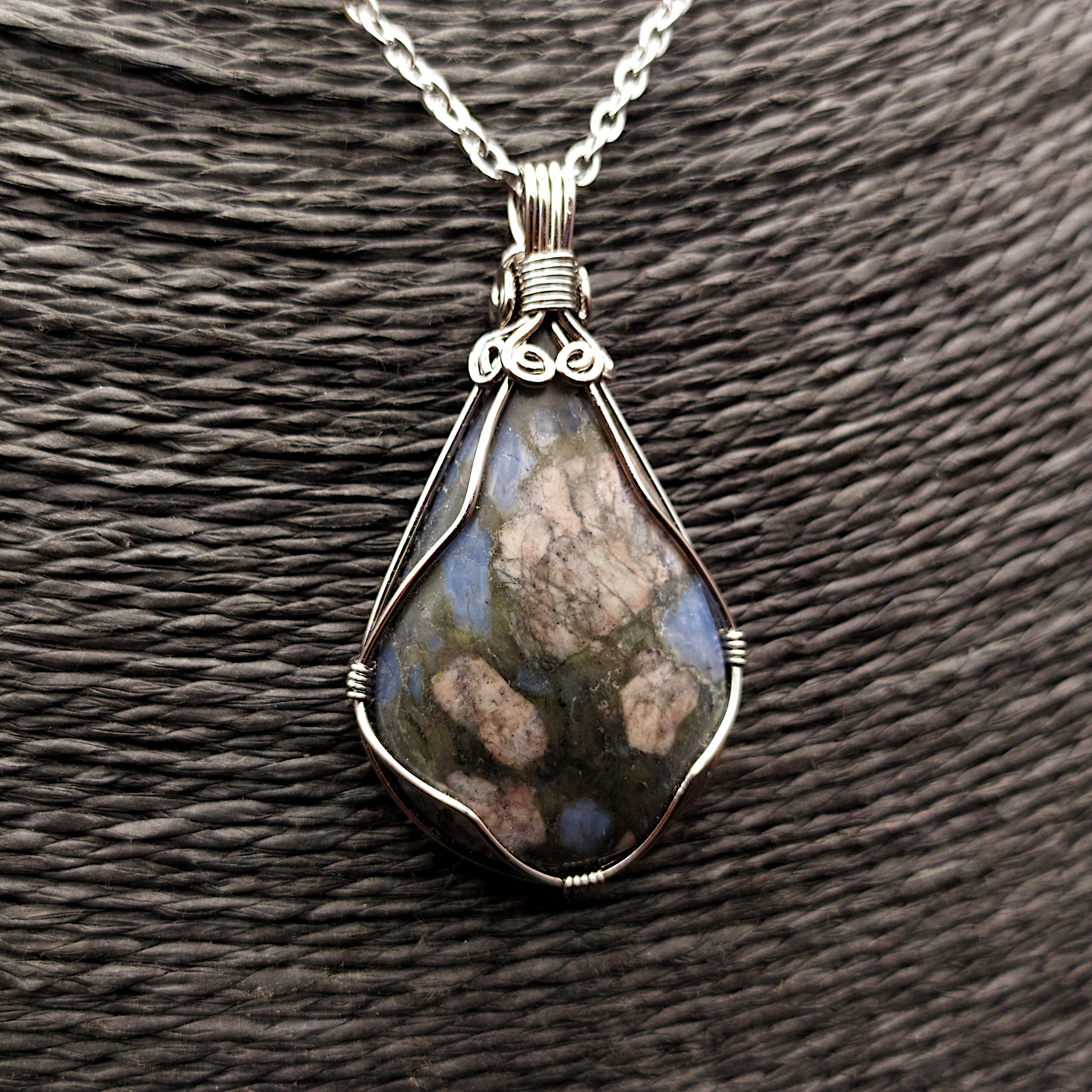 Ciondolo con llanite