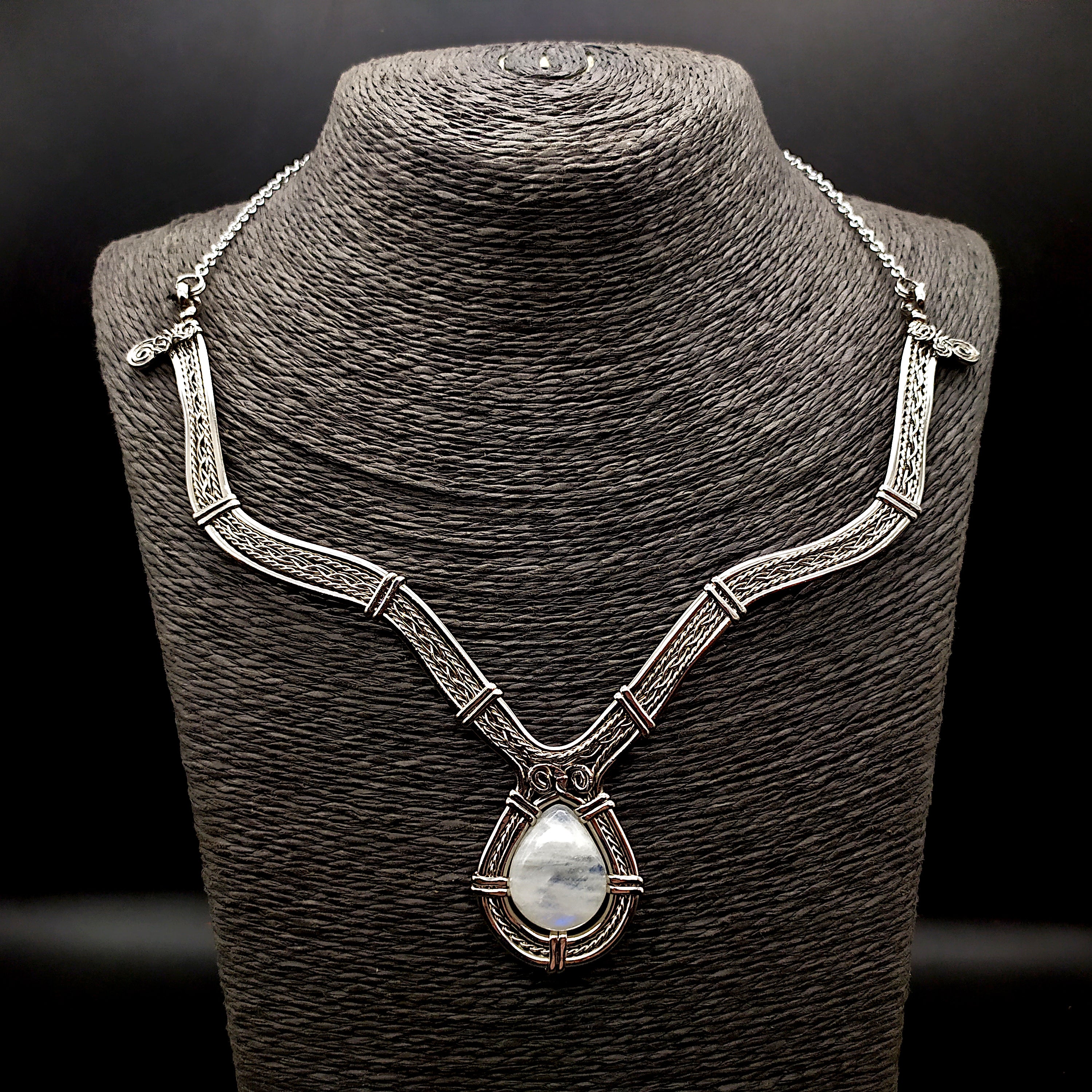 Collana con labradorite bianca