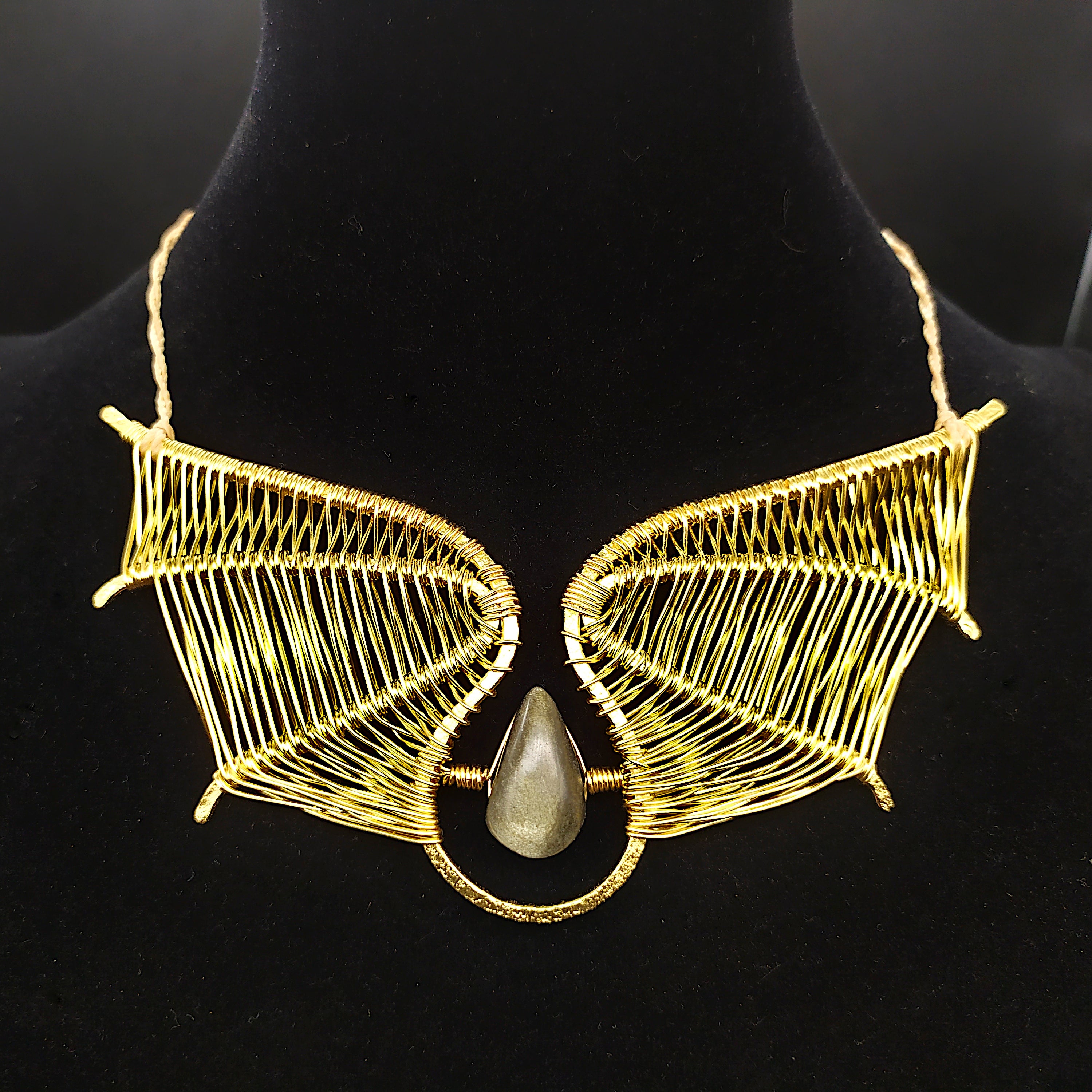 Collana con ossidiana dorata