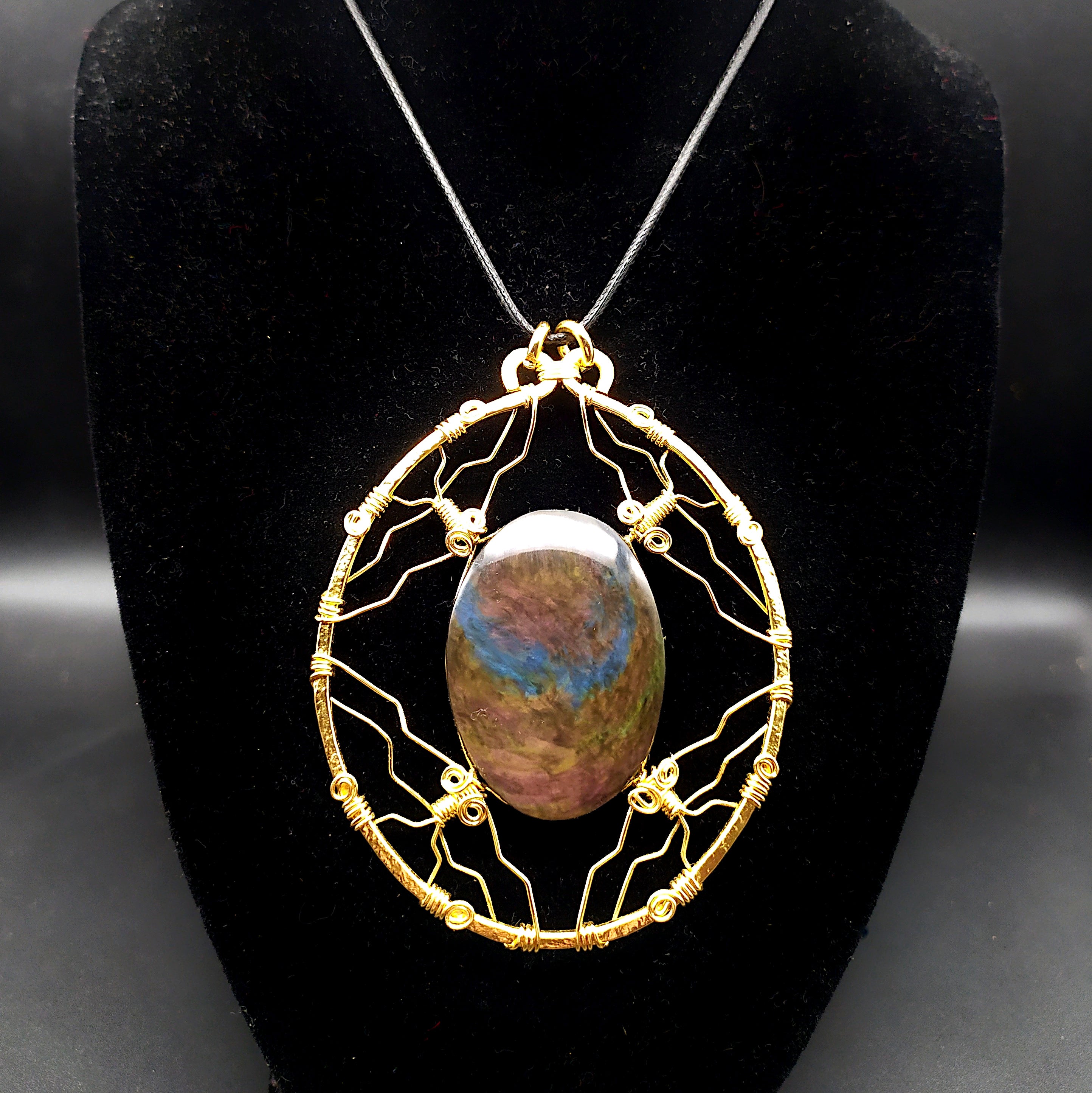 Collana con ossidiana manto huichol