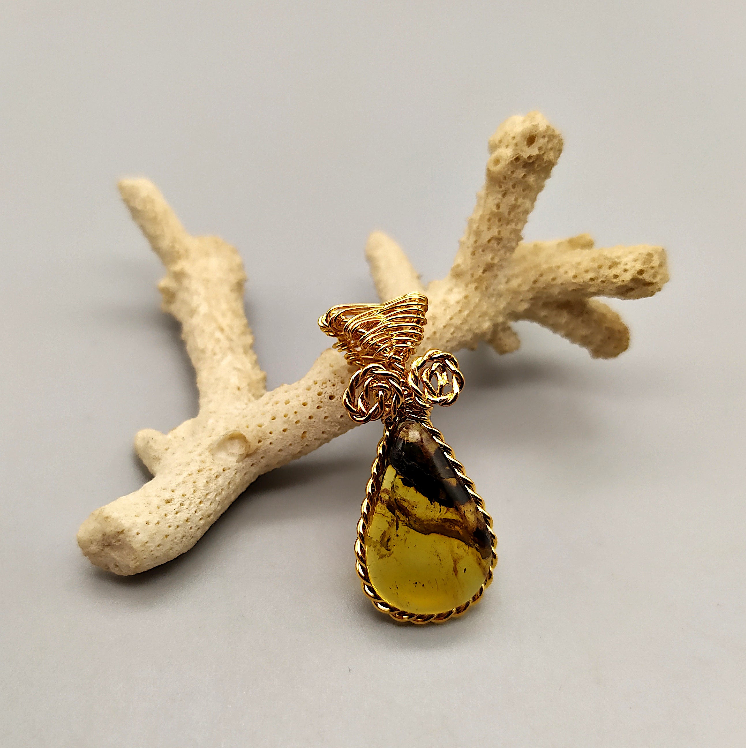 Ciondolo con ambra