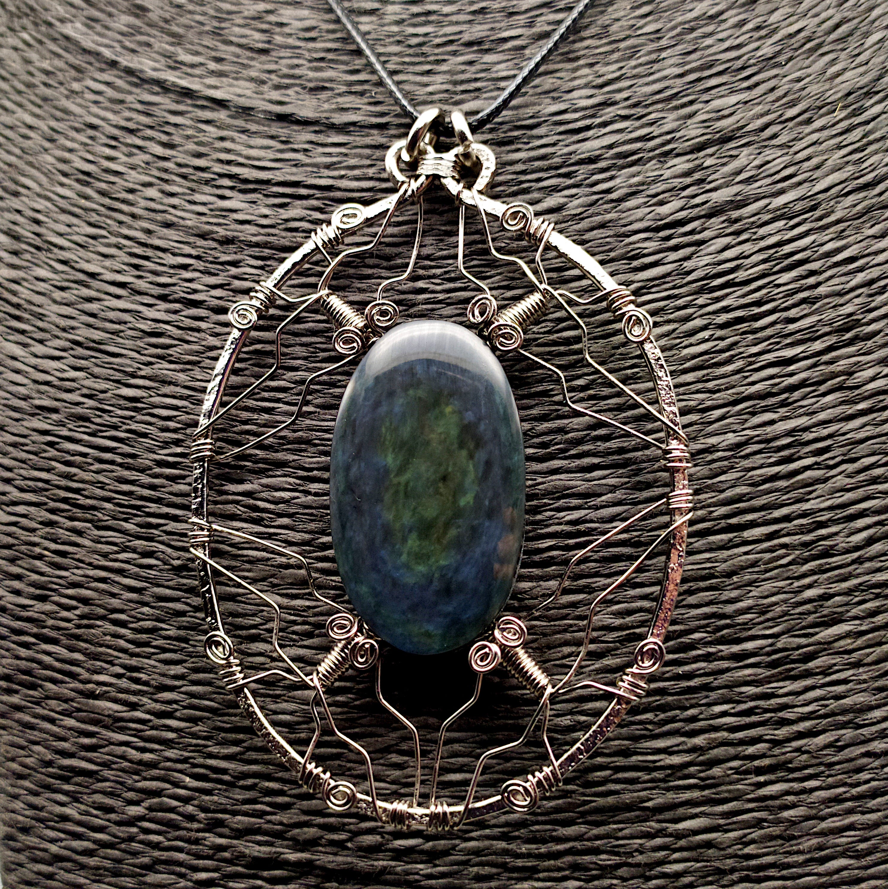 Collana con ossidiana manto huichol