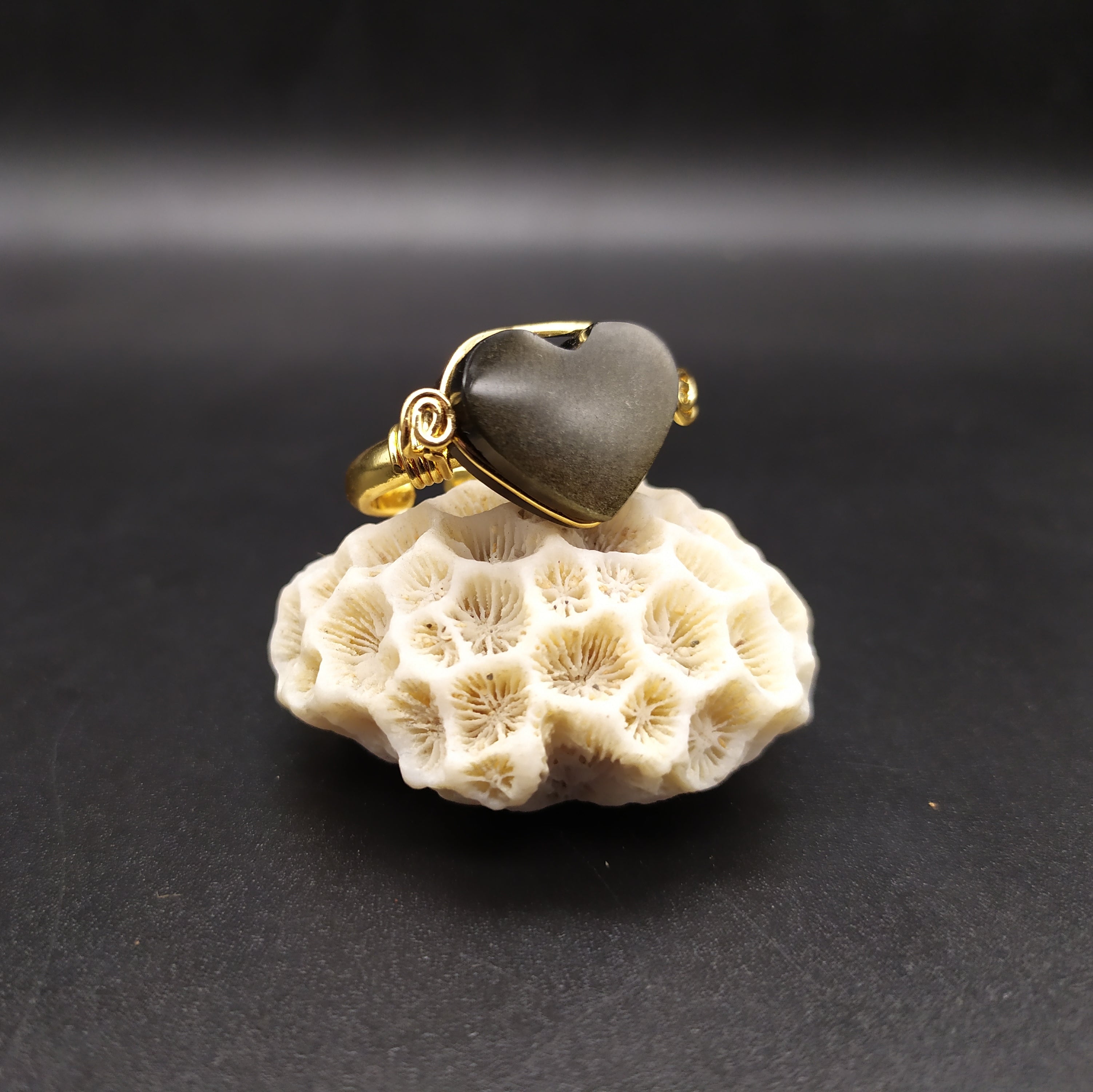 Anello con ossidiana dorata