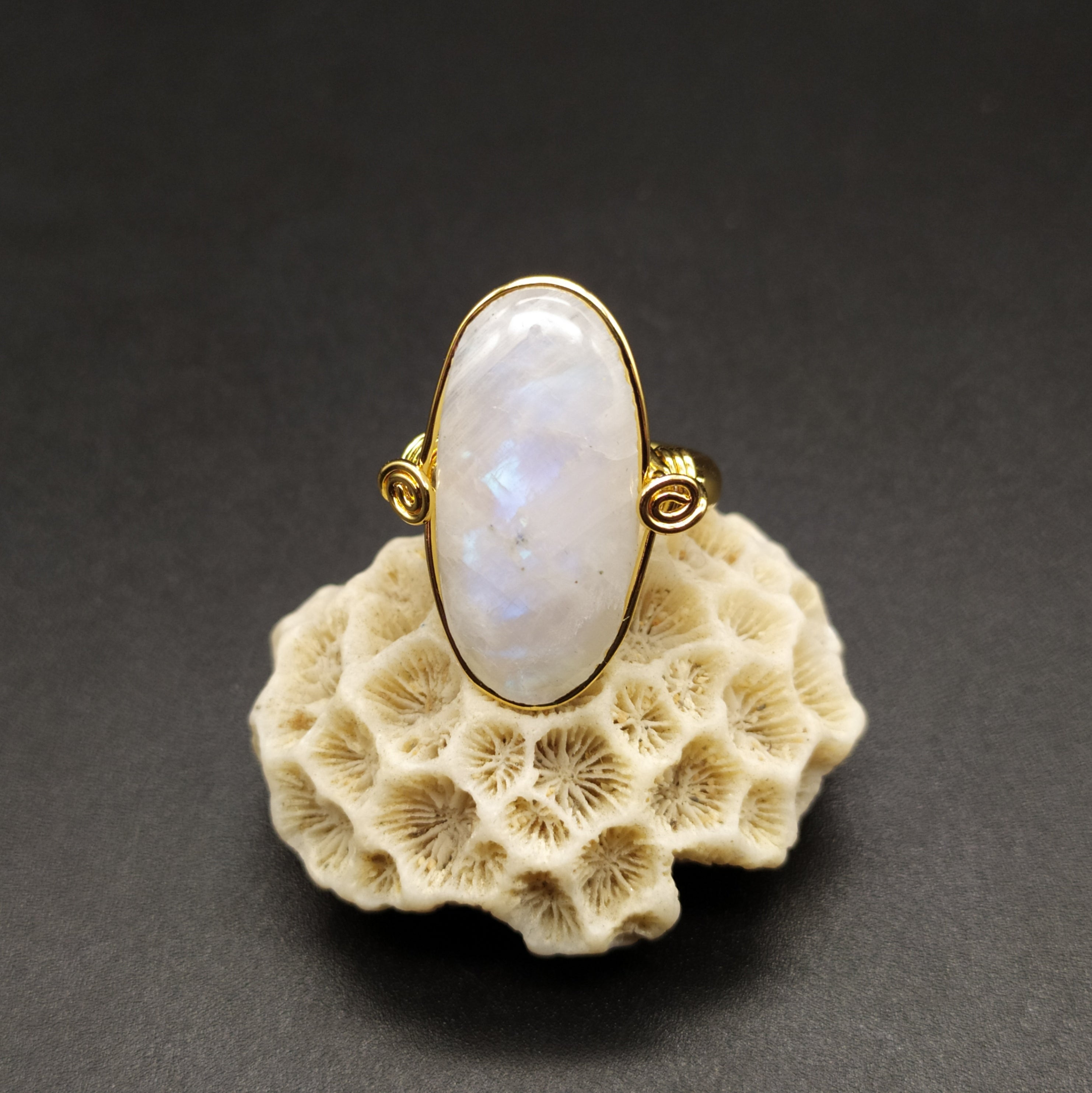 Anello con labradorite bianca