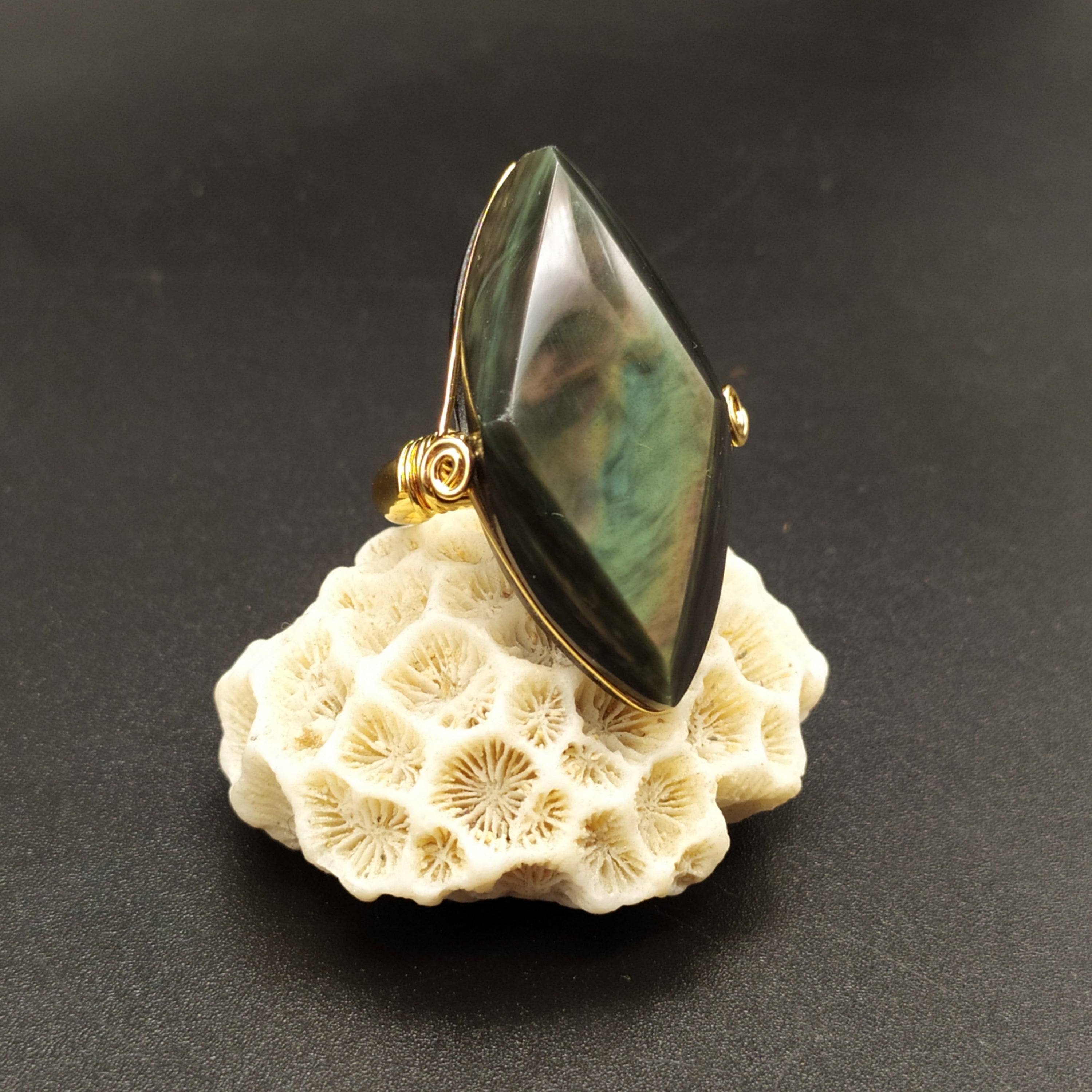 Anello con ossidiana manto huichol