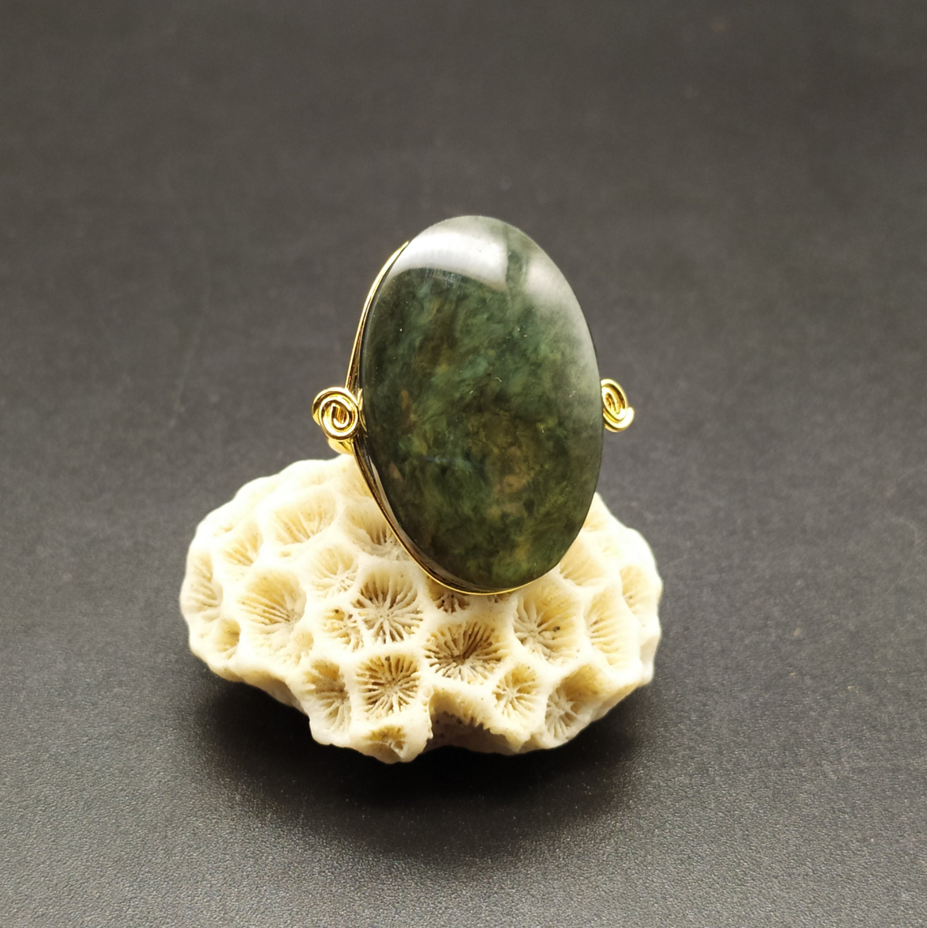 Anello con ossidiana manto huichol