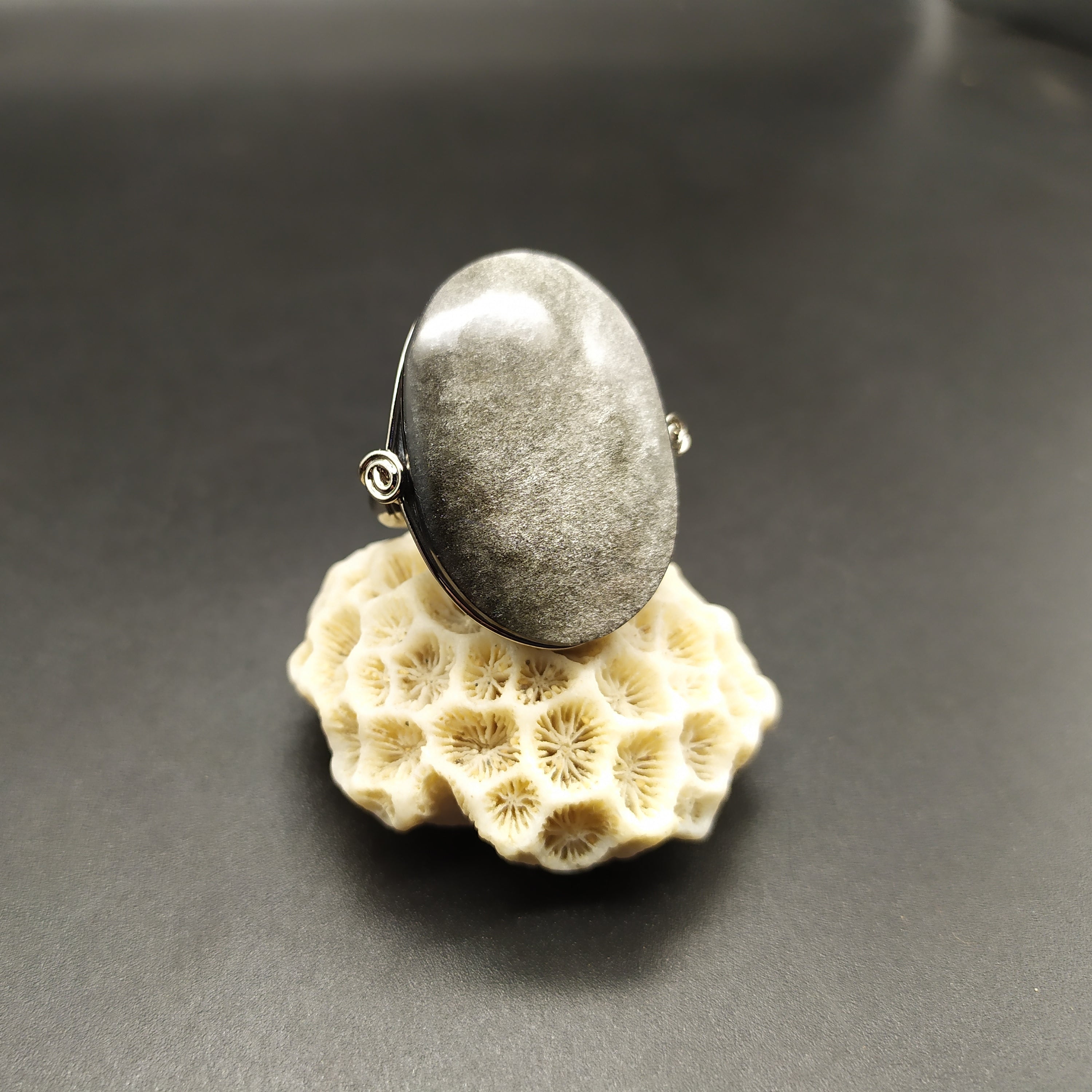 Anello con ossidiana argentata