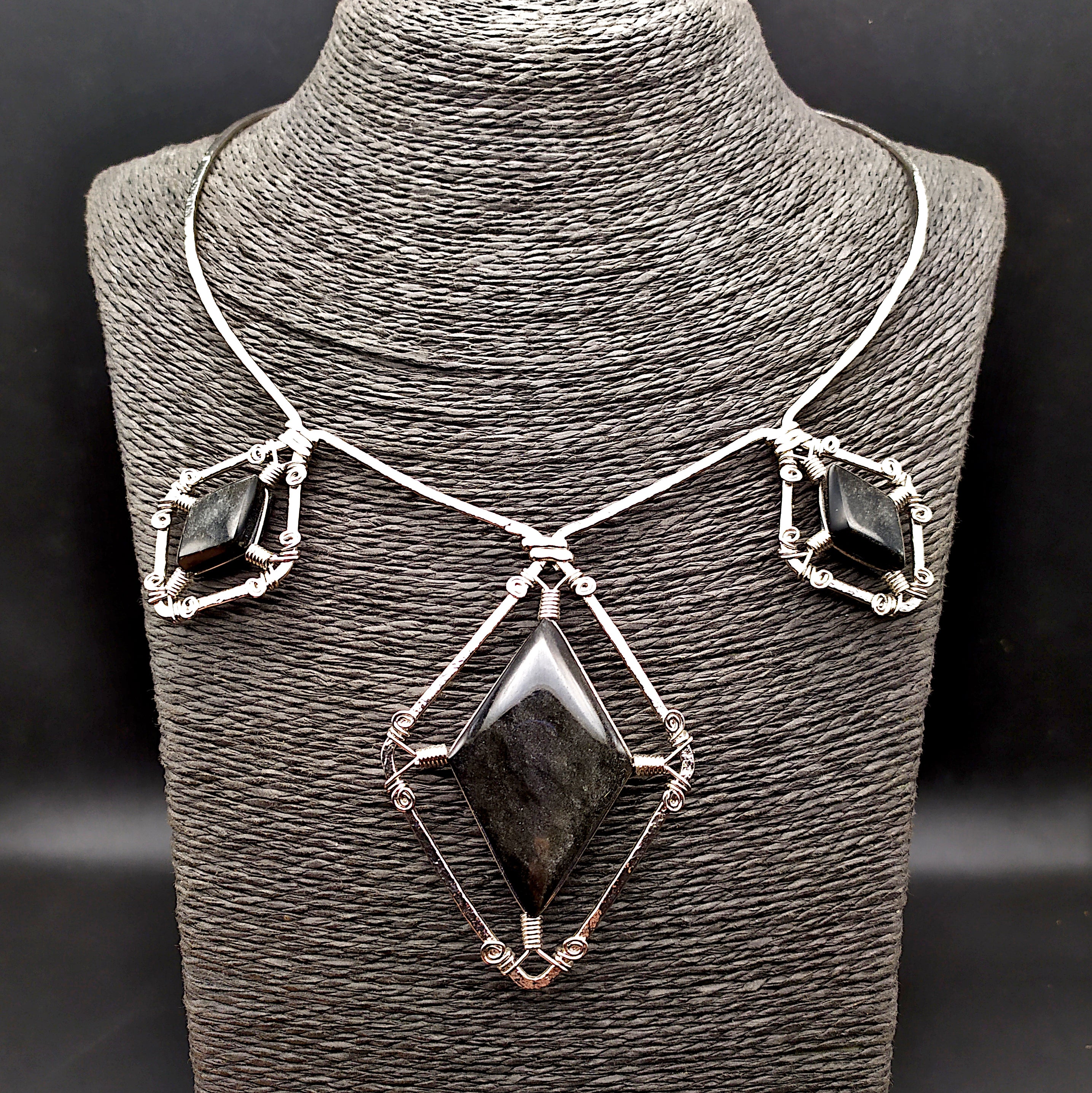 Collana con ossidiana argentata